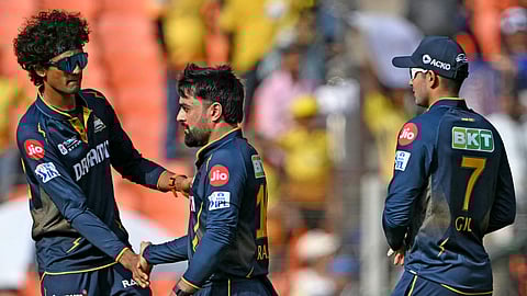 R Sai Kishore (L) with teammate Rashid Khan and captain Shubman Gill (R)