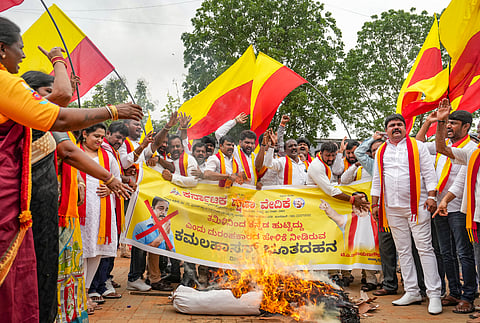 Members of Kannada Rakshana Vedike burn an effigy during a protest against actor Kamal Haasan (Photo | PTI) 