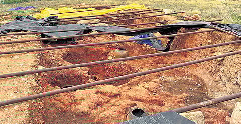 The site is spread across 125 acres on a mound at Adichanallur village located on the banks of the Thamirabarani river 