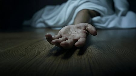 The deceased, identified as Suma, a resident of Marampilly in Perumbavoor, had reportedly left home following a quarrel over excessive mobile phone use