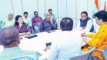 ODisha CM meets with BMC and CMC officials.