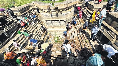 The team removed heaps of plastic waste, liquor bottles, silt, and other debris over five to six hours.