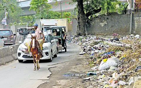 Potholes, garbage piles dotting the Okhla canal road cause significant traffic congestion in the densely populated locality, much to the dismay of locals. 