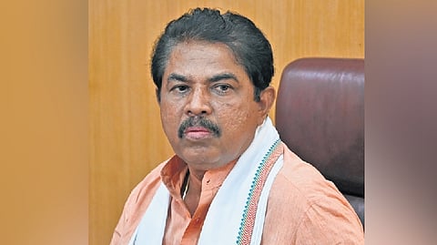 The state government should call for an all-party meeting, and also involve farmer leaders, and ensure brotherhood among two districts.