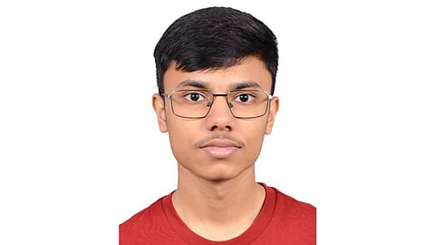 Divyanth Jayakumar, who secured an All India Rank (AIR) of 80 with a score of 285 out of 360, emerged as the state topper.