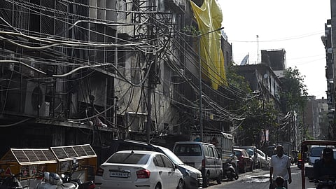 Poor maintanance of Cable Wire at Daryaganj area