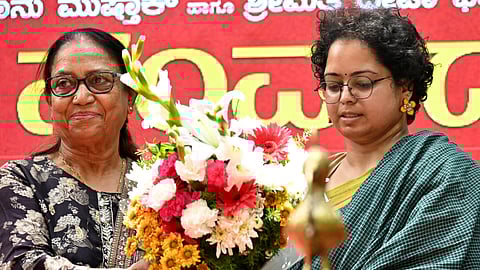 Banu Mushtaq and Deepa Bhasthi being felicitated by the Karnataka Media Academy and Press Club of Bengaluru on Wednesday