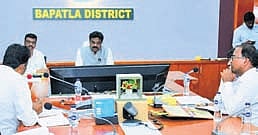 The Collector noted that 3,000 volunteers have been registered so far and called for intensified efforts at the village level to draw up implementation plans.