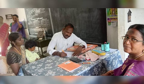 Judge M Murugesan Principal District Munsiff of Alandur Chengalpattu, on Friday has enrolled his daughter M Bhuvaneshwari in LKG in his native village in Pudukkottai district. 