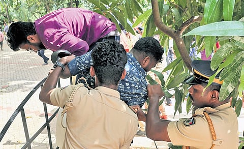 DYFI members trying to jump the wall of Sree Chitra Tirunal Institute for Medical Sciences and Technology to protest against the problems associated with the rescheduling of surgeries on Monday 