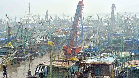 Major landing points: Manginapudi Beach, Gilakaladindi Fishing Harbour.