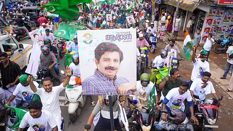 UDF candidate Aryadan Shoukath arrives in Nilambur from Vazhikkadavu along with a large number of supporters.