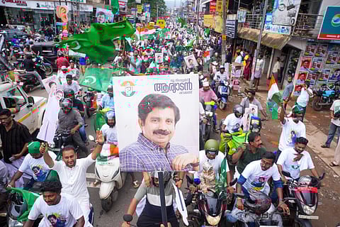 UDF candidate Aryadan Shoukath arrived in Nilambur from Vazhikkadavu along with a large number of supporters.