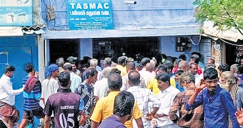 The Tasmac outlet opposite Ennore bus depot is often crowded with customers, who are sometimes inebriated, causing inconvenience to the public 