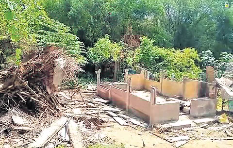 The hut of a member of the Scheduled Caste community was vandalised in a caste-based violence at Melamangainallur in Mayiladuthurai on Sunday.