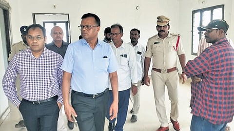 A Central team visited Narakoduru in Guntur district, which was selected for the smart village pilot project