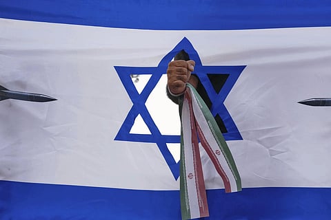Israel's Prime Minister Benjamin Netanyahu (L) Iran's Supreme Leader Ayatollah Ali Khamenei (R)