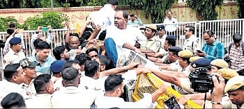 Youth Congress workers protests near CMs residence over deteriorating law and order situation