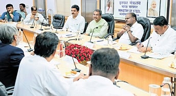 Union ministers Oram, Pradhan in discussion with Kumaraswamy on RSP expansion.