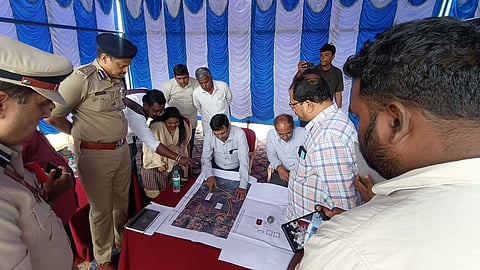 KSRP ADGP Umesh Kumar looking in to the map, SP Shantharaju looks on.
