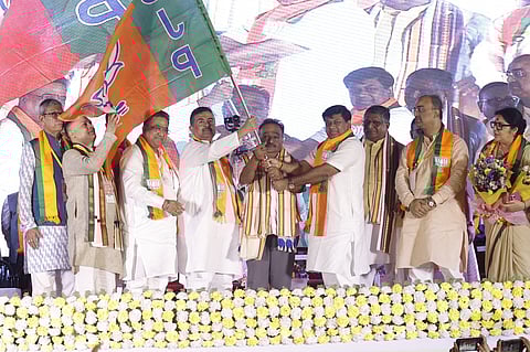 Samik Bhattacharya was elected as the West Bengal BJP president at an event in Science City, Kolkata in the presence of other senior BJP members like Suvendu Adhikari and Sukanta Majumdar.