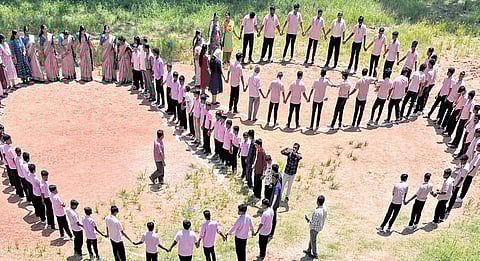 Students of Karamana Government Boys HSS build ‘Senhamathil’ to mark 60 years of Basheer’s ‘Mathilukal’