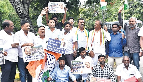 Congress workers protest against Union Minister HD Kumaraswamy over Mekedatu project in Mysuru on Saturday.