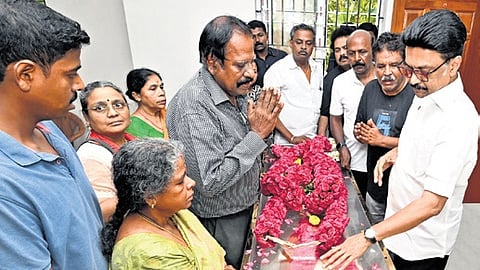 Upon hearing the news of his demise, Stalin, accompanied by Health Minister Ma Subramanian, visited the scholar’s residence to offer floral tributes and console his family members.