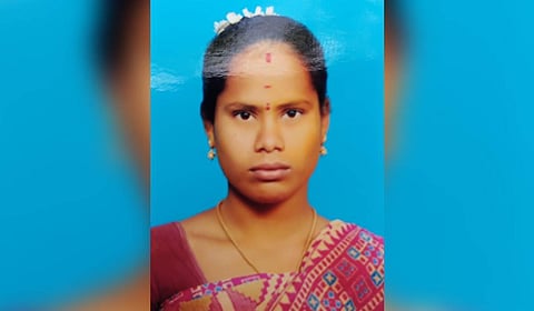 Chinnakamanpatti cracker unit blast devastates families, kids lose parents