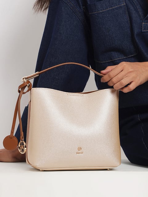 Titan aims to dominate in 
Rs 6,000 crore women’s handbag market 