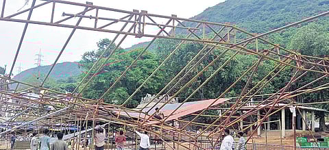 Shed collapses at Andhra's Simhachalam temple, none hurt