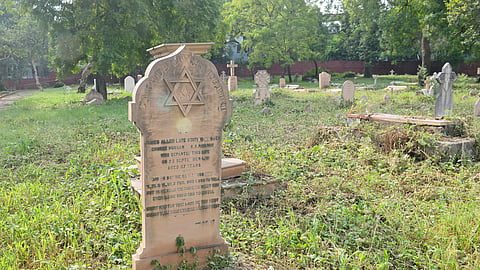 James Allen, a station master at Ghurre Hursaroo who was burried at John Nicholson Cemetery 1881 in Delhi.