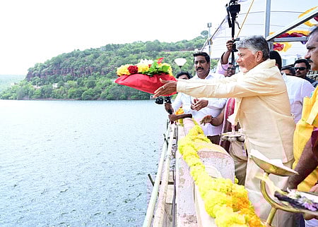 CM Chandrababu Naidu roots for ‘One State-One Water’ concept to fight drought