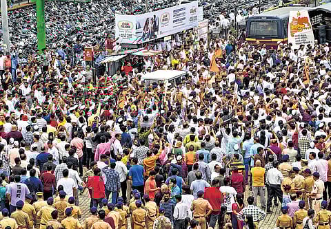 Maha war over MNS rally in Thane, Sena minister tries to join protest