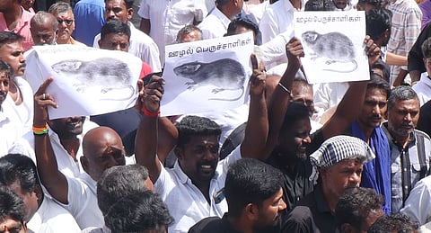 Tax fraud | AIADMK councillors and cadre staging a protest alleging corruption in Madurai Municipal Corporation on Tuesday 