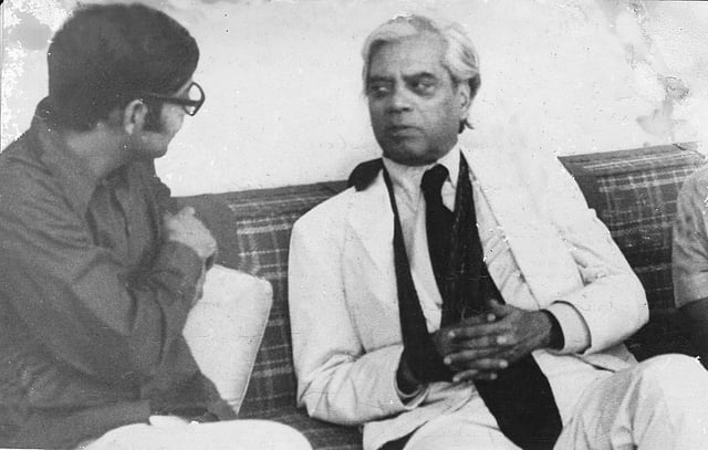 Samar Sen, India’s high commissioner to Bangladesh (his right hand in sling) talking to the author at Calcutta airport on his first visit to Delhi after an abortive attempt on his life inside the Indian High Commission, Dhaka, in November 1975 
