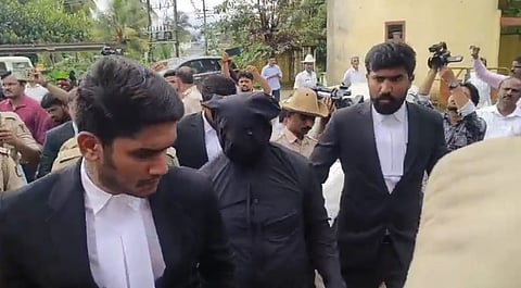 Witness complainant arrives at PWD IB at Mallikatte along with advocates