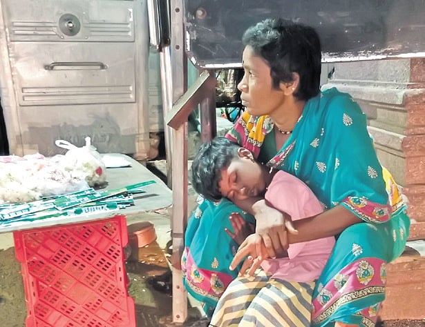 A Saranraj picture depicts the silent struggles of a displaced woman in a cramped house 