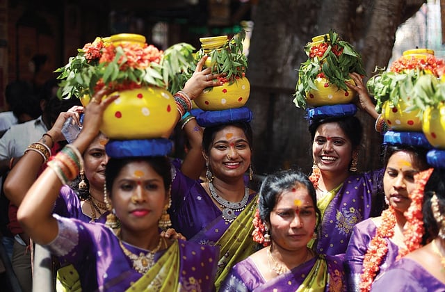 women carrying bonams wait in queues to offer prayers in Secunderabad on Sunday| Sri Loganathan Velmurugan