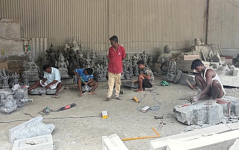 Thirumuruganpoondi is the main city for sculpture in Tamil Nadu, after Mahabalipuram.