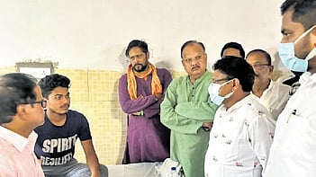 Health min Mukesh Mahaling and Higher Edu min Suryabanshi Suraj taking stock of students’ health condition 