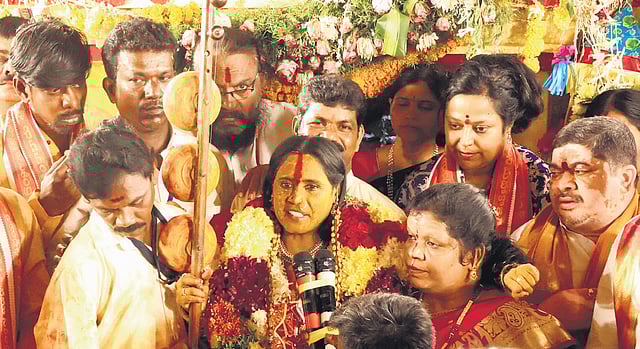 Swarnalatha the Oracle speaks during the Bhavishyavani programme at Secunderabad on Monday as Minister Ponnam Prabhakar looks on 
| Vinay Madapu, Express