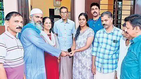 The gold bangle being handed over to its owner Rukmini