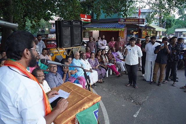 The protest demonstration by local people and heritage enthusiasts.