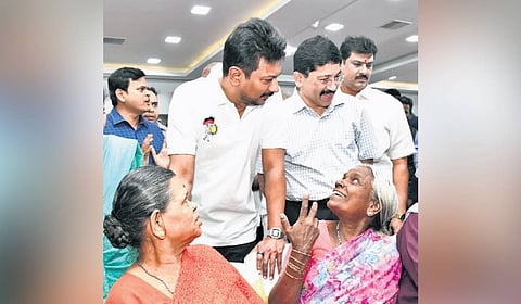 A total of 10,949 petitions were received across 13 departments on Tuesday.