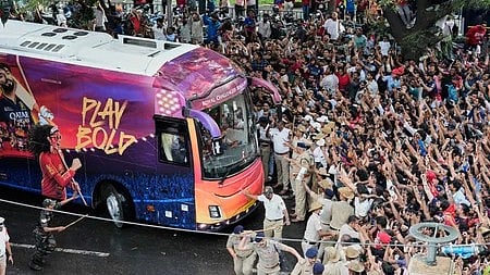 Fans cheering as the bus carrying Royal Challengers Bengaluru cricketers, winners of the Indian Premier League, arrive at the M. Chinnaswamy Stadium.