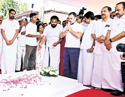 Congress leader Rahul Gandhi pays homage at the tomb of former CM Oommen Chandy at St George Orthodox Church in Puthuppally on Friday 