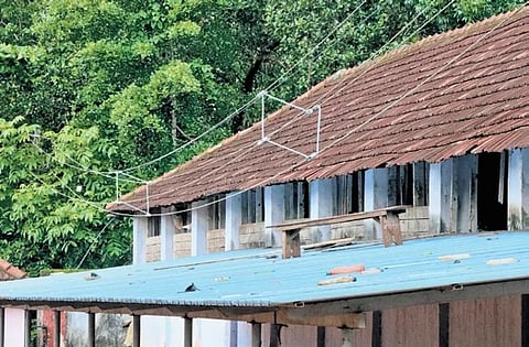  People gathered in front of the school in Kollam 