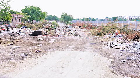 Once completed, the inner ring road channels traffic from Palnadu and western Guntur toward NH-65 and Vijayawada, easing congestion in the city.