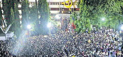 Chief Minister Pinarayi Vijayan, cabinet ministers, senior CPM leaders including Prakash Karat and several MLAs, and Kerala Governor Rajendra Vishwanath Arlekar were present at the venue to offer their tributes. 